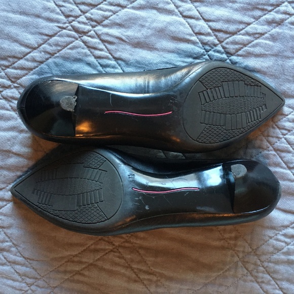 Bandolino Flexible Black Leather Heels Sz 7.5 - Picture 5 of 8